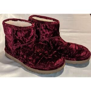 UGG Australia Women's Classic Mini Crushed Velvet Fig Boots Burgundy Size 8 EUC